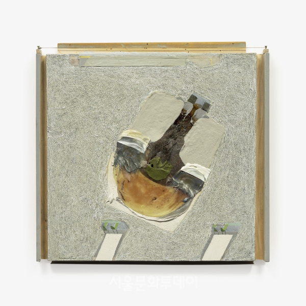 임충섭, 무제, 2020, Acrylic, oil, U.V.L.S. gel on canvas, 62 x 61 x 4.5 cm (사진=갤러리현대)